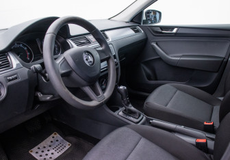 Подержанный автомобиль Skoda Rapid Liftback 2018 года (9 фото)