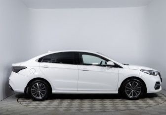 Подержанный автомобиль Omoda S5 2023 года (4 фото)