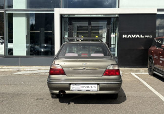 Подержанный автомобиль Daewoo Nexia Sedan 2004 года (6 фото)