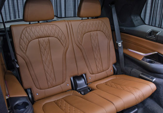 Подержанный автомобиль BMW X7 2023 года (13 фото)
