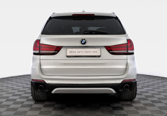 Подержанный автомобиль BMW X5 2014 года (6 фото)