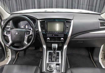 Подержанный автомобиль Mitsubishi Montero Sport 2022 года (15 фото)