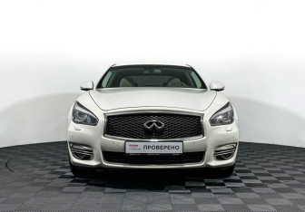 Подержанный автомобиль Infiniti Q70 2015 года (2 фото)