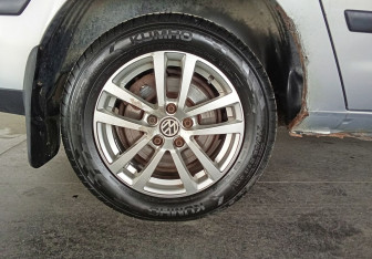 Подержанный автомобиль Volkswagen Sharan 2003 года (16 фото)