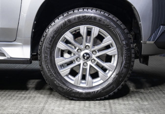 Подержанный автомобиль Mitsubishi Pajero Sport 2019 года (23 фото)