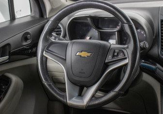 Подержанный автомобиль Chevrolet Orlando 2013 года (16 фото)