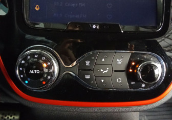 Подержанный автомобиль Renault Kaptur 2018 года (14 фото)