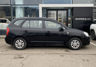 Подержанный автомобиль Kia Carens 2011 года (4 фото)
