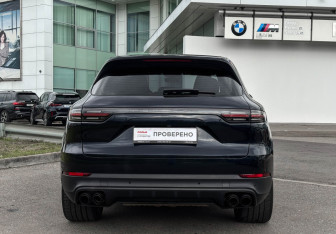 Подержанный автомобиль Porsche Cayenne 2020 года (6 фото)