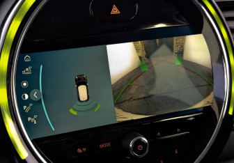 Подержанный автомобиль MINI Clubman Wagon 2021 года (26 фото)