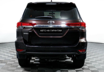 Подержанный автомобиль Toyota Fortuner 2021 года (4 фото)