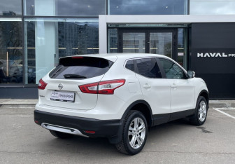 Подержанный автомобиль Nissan Qashqai 2014 года (5 фото)