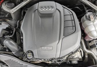 Подержанный автомобиль Audi A4 Sedan 2022 года (9 фото)