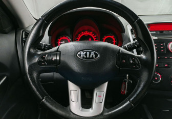 Подержанный автомобиль Kia Ceed Hatchback 2011 года (12 фото)