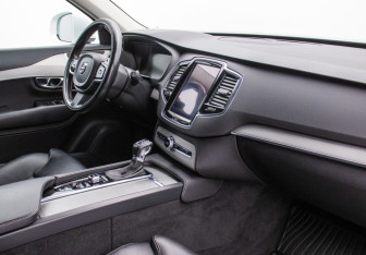 Подержанный автомобиль Volvo XC90 2016 года (10 фото)