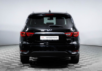 Подержанный автомобиль Infiniti QX60 2017 года (6 фото)