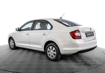Подержанный автомобиль Skoda Rapid Liftback 2019 года (7 фото)