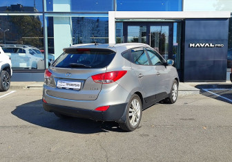 Подержанный автомобиль Hyundai ix35 2011 года (5 фото)