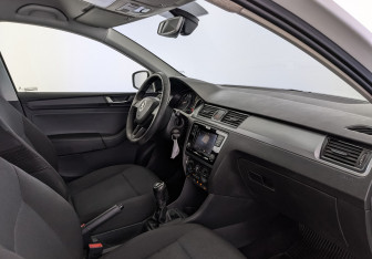 Подержанный автомобиль Skoda Rapid Liftback 2019 года (13 фото)