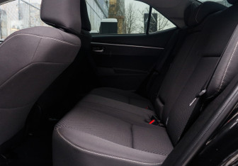 Подержанный автомобиль Toyota Corolla Sedan 2016 года (12 фото)