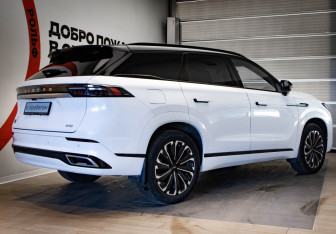 Подержанный автомобиль Jaecoo J8 2024 года (4 фото)