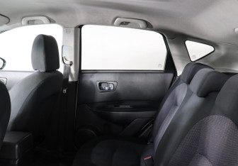 Подержанный автомобиль Nissan Qashqai 2010 года (12 фото)