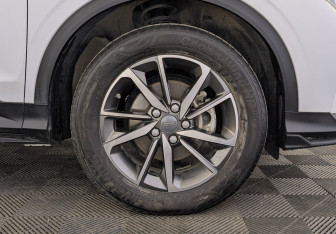 Подержанный автомобиль Geely Coolray 2023 года (12 фото)