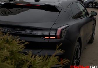 Подержанный автомобиль Zeekr 001 2023 года (20 фото)