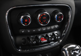 Подержанный автомобиль MINI Clubman Wagon 2020 года (15 фото)