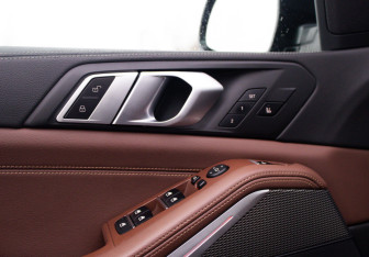 Подержанный автомобиль BMW X5 2021 года (23 фото)