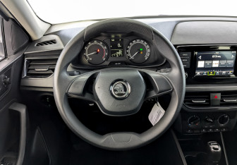 Подержанный автомобиль Skoda Rapid Liftback 2021 года (21 фото)