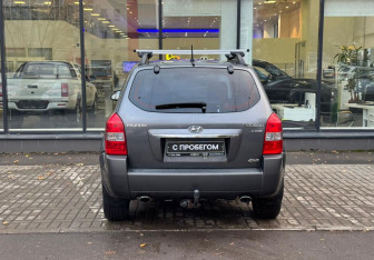 Подержанный автомобиль Hyundai Tucson 2008 года (7 фото)