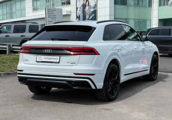Подержанный автомобиль Audi Q8 2019 года (5 фото)