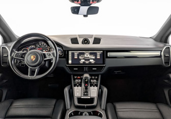 Подержанный автомобиль Porsche Cayenne 2019 года (14 фото)