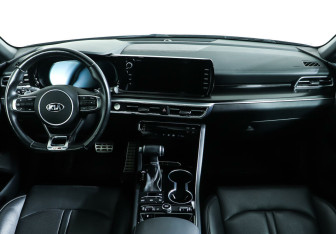 Подержанный автомобиль Kia K5 2021 года (12 фото)