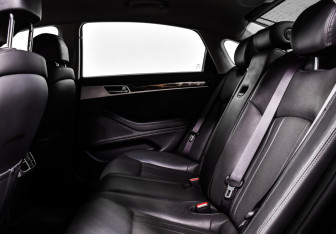 Подержанный автомобиль Genesis G80 2019 года (13 фото)