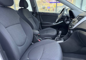 Подержанный автомобиль Hyundai Solaris Sedan 2013 года (10 фото)