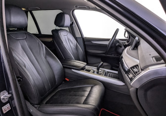 Подержанный автомобиль BMW X5 2018 года (24 фото)