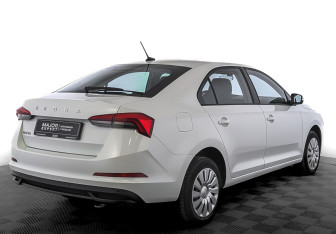Подержанный автомобиль Skoda Rapid Liftback 2021 года (5 фото)