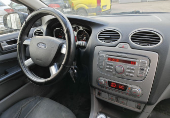 Подержанный автомобиль Ford Focus Sedan 2008 года (9 фото)