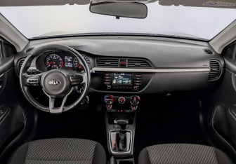 Подержанный автомобиль Kia Rio Hatchback 2020 года (13 фото)