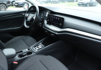 Подержанный автомобиль Skoda Octavia Liftback 2021 года (9 фото)