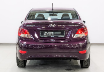 Подержанный автомобиль Hyundai Solaris Sedan 2013 года (6 фото)