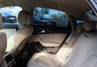 Подержанный автомобиль Audi A6 Sedan 2015 года (10 фото)