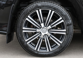 Подержанный автомобиль Lexus LX 2017 года (29 фото)