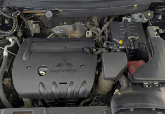 Подержанный автомобиль Mitsubishi Outlander 2017 года (9 фото)