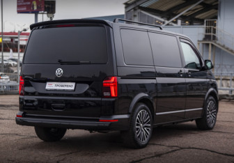 Подержанный автомобиль Volkswagen Multivan 2020 года (7 фото)