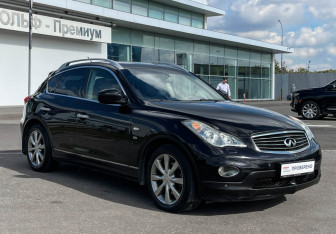 Подержанный автомобиль Infiniti QX50 2013 года (3 фото)