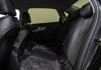Подержанный автомобиль Audi A4 Sedan 2019 года (13 фото)