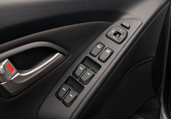 Подержанный автомобиль Hyundai ix35 2012 года (15 фото)